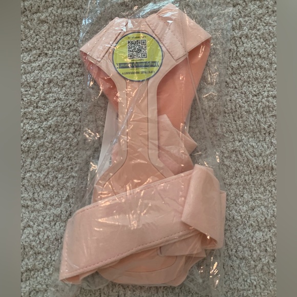 NEW Posture Corrector for Women, Adjustable Upper Back Brace in Pink Size Large - Picture 2 of 10